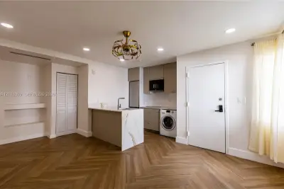 731 6th St #104-E, Miami Beach: photo 1 of 19