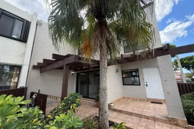 10231 Fontainebleau Blvd #106, Miami: photo 1 of 12