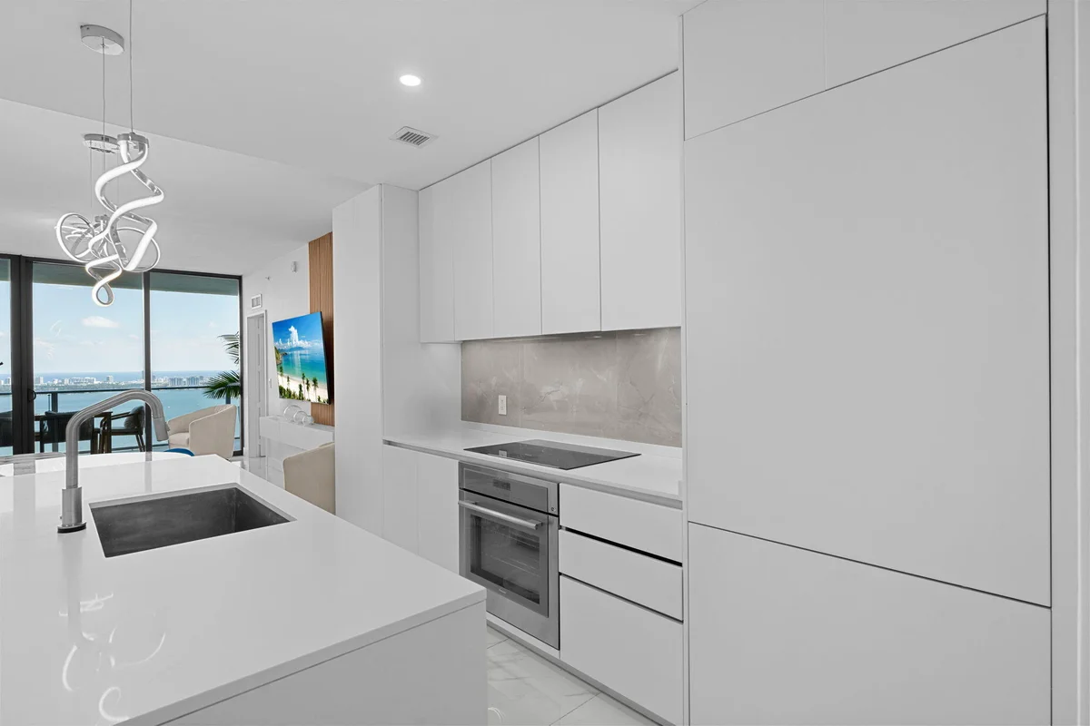 700 NE 24th St #4304, Miami: photo 1 of 79