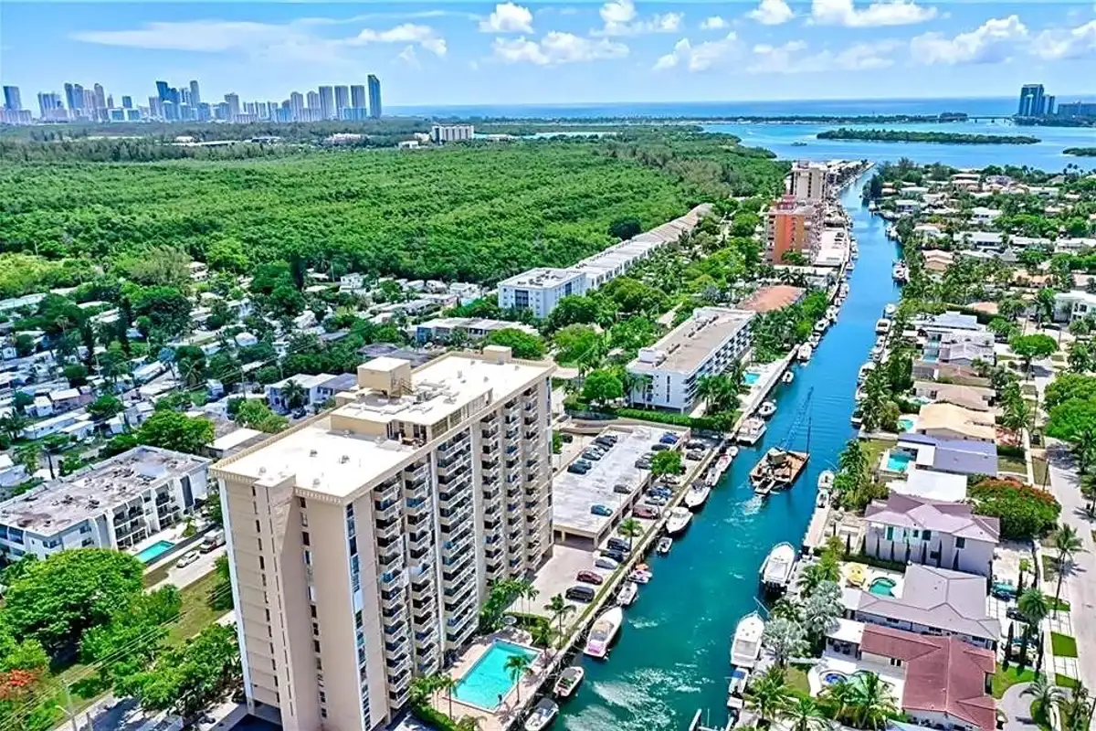2350 NE 135th St #1212, North Miami: photo 1 of 30