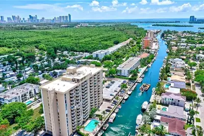 2350 NE 135th St #1212, North Miami: photo 1 of 30