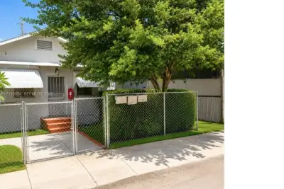 177 NE 53 St, Miami: photo 1 of 1