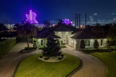 5202 S Sterling Ranch Cir, Davie: photo 1 of 88