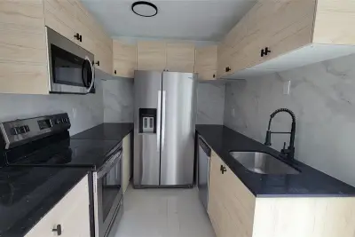 1602 NW 24th Ct, Miami: photo 1 of 8