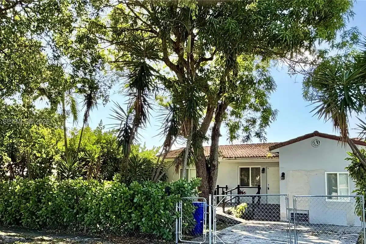 17160 NE 21st Ave, North Miami Beach: photo 1 of 1