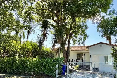 17160 NE 21st Ave, North Miami Beach: photo 1 of 1
