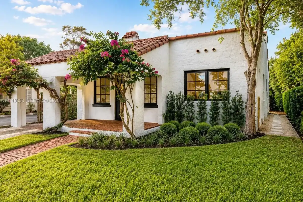1213 Aguila Ave, Coral Gables: photo 1 of 6