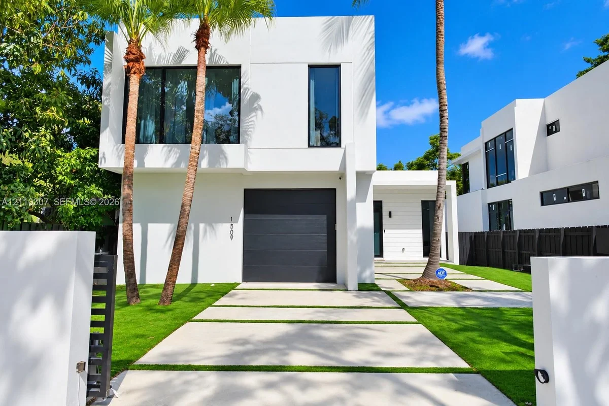 1509 SW 15th St, Miami: photo 1 of 38