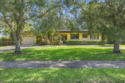 6445 SW 99th Ave, Miami: photo 1 of 46