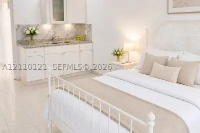 Condo in Hallandale Beach: photo 1 of 8