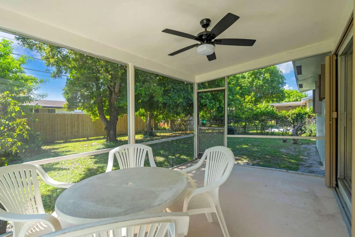 1150 NE 205th Ter, Miami: photo 1 of 44