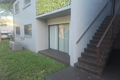 Condo in Miami: photo 1 of 26