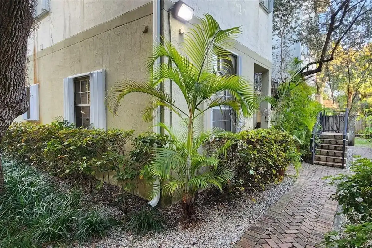 2850 Coconut Ave #7, Miami: photo 1 of 12