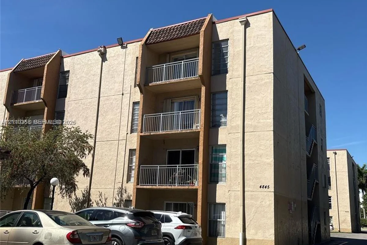 4845 NW 7th St #301-5, Miami: photo 1 of 16