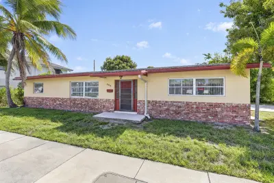 704 E Hillsboro Blvd, Deerfield Beach: photo 1 of 25