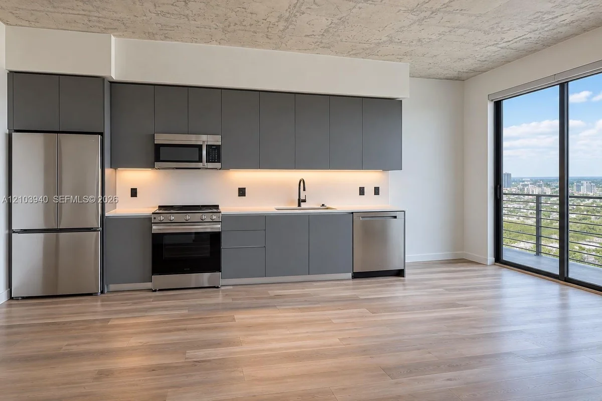 307 SW 5th St #2610, Fort Lauderdale: photo 1 of 10