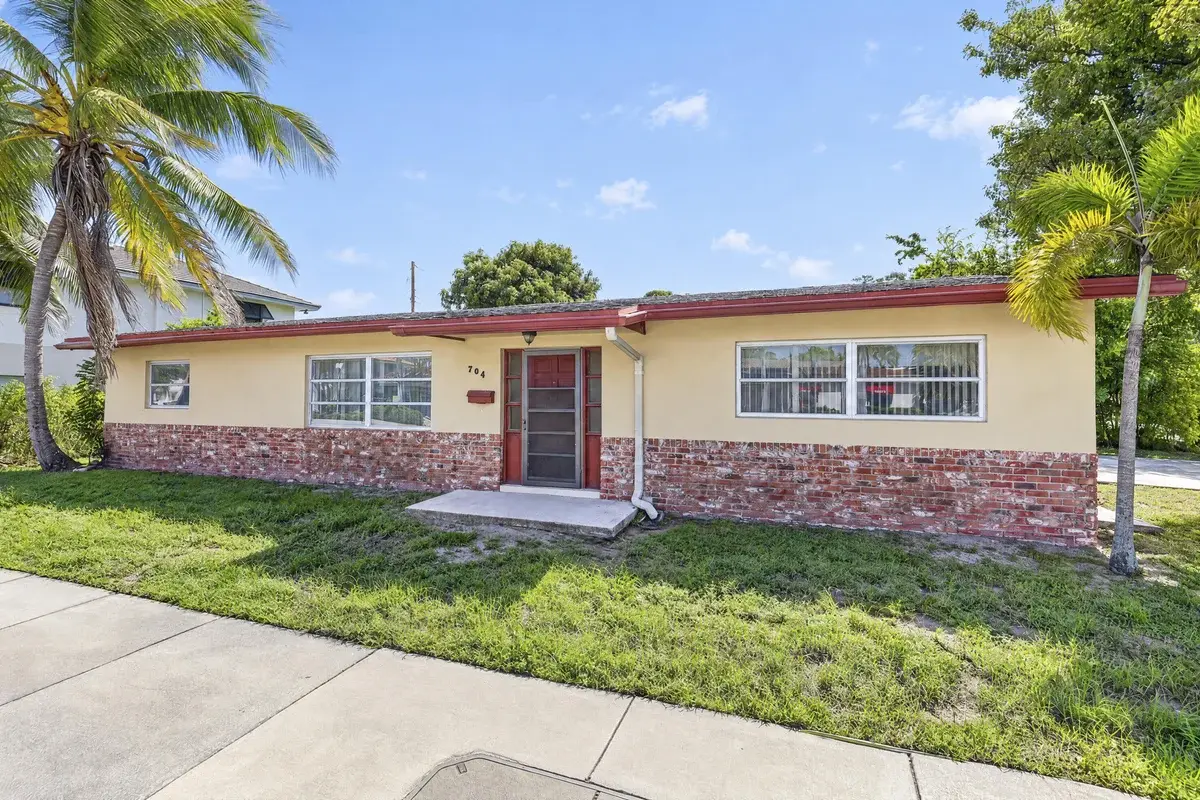 704 E Hillsboro Blvd, Deerfield Beach: photo 1 of 25