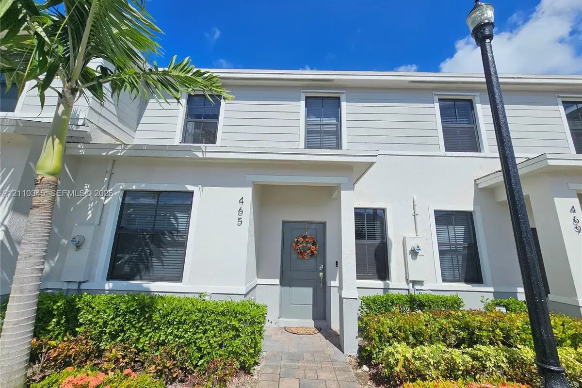 465 NE 12th St, Florida City: photo 1 of 36