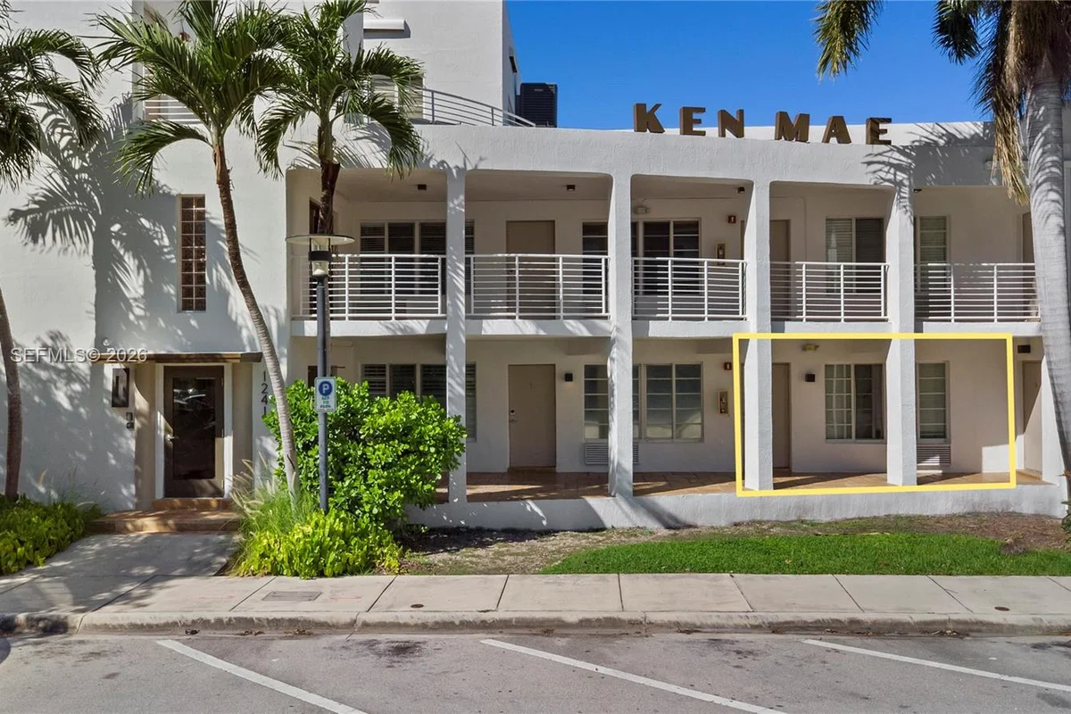 1241 14th St #5, Miami Beach: photo 1 of 31