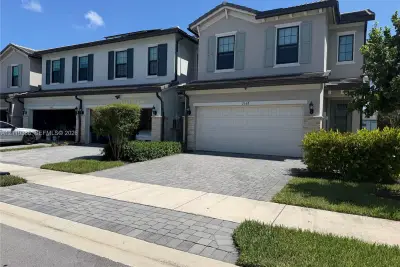 2162 Appleton Cir N, Oakland Park: photo 1 of 65