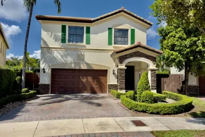 8880 NW 115th Ct, Doral: photo 1 of 31