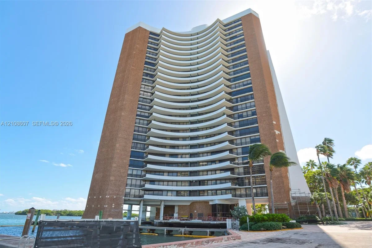 720 NE 69th St #21S, Miami: photo 1 of 30