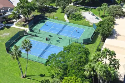 Condo in Miami: photo 1 of 33
