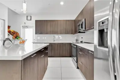 4745 NW 84th Ct #19, Doral: photo 1 of 27