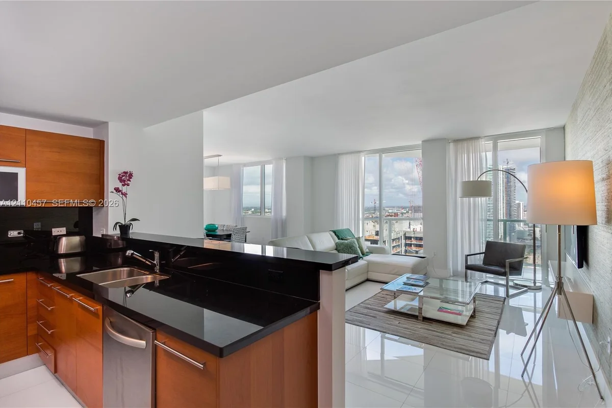 253 NE 2nd St #3702, Miami: photo 1 of 22