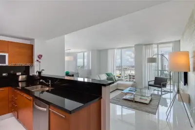 253 NE 2nd St #3702, Miami: photo 1 of 22