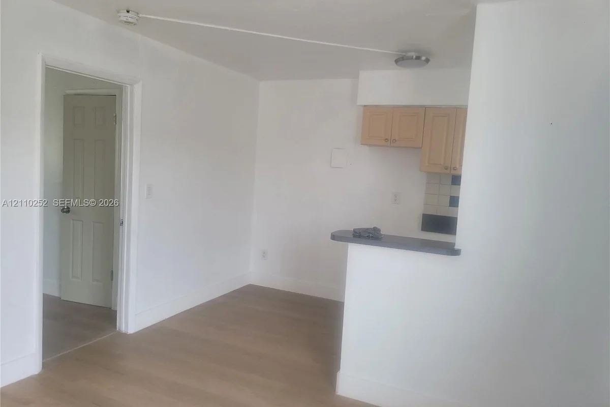 154 W 26th St #9, Hialeah: photo 1 of 5
