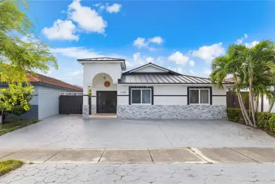 9182 NW 112th Ter, Hialeah Gardens: photo 1 of 46