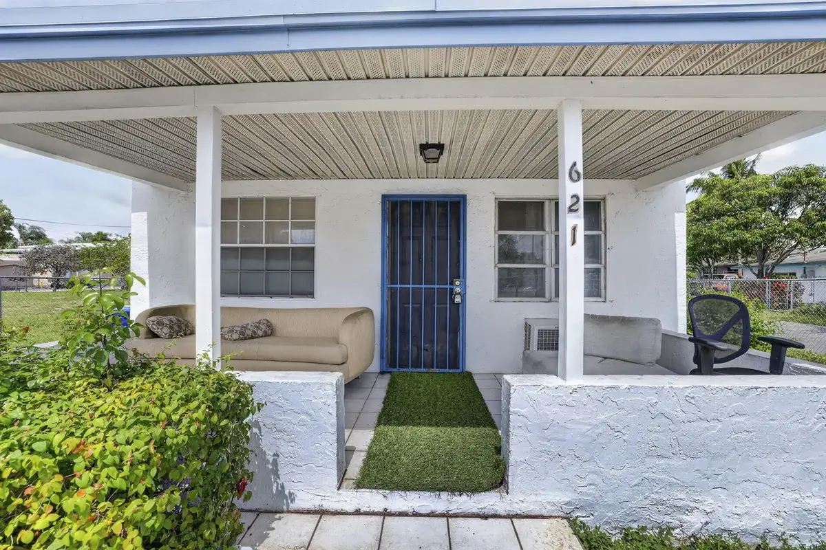 621 NW 3rd Ave, Pompano Beach: photo 1 of 11