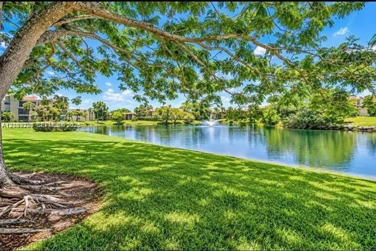 220 Lakeview Dr #101, Weston: photo 1 of 1