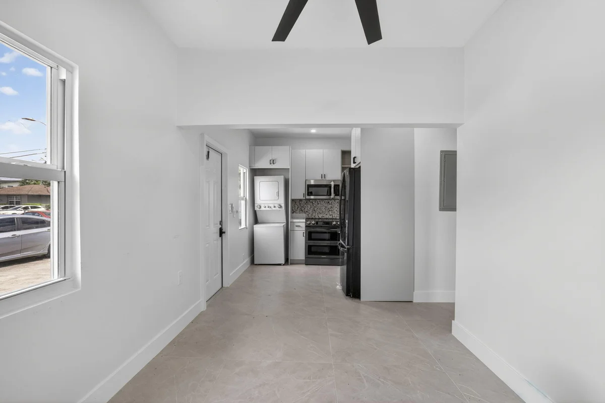 621 NW 3rd Ave, Pompano Beach: photo 1 of 11