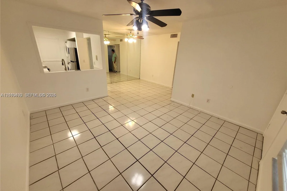 2500 W 67th Pl #23-26, Hialeah: photo 1 of 11
