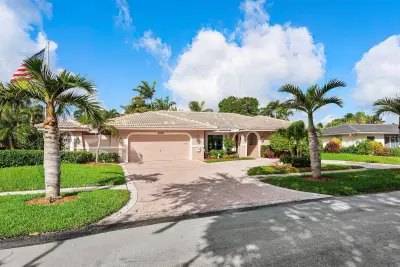 1115 SE 14th Ave, Deerfield Beach: photo 1 of 46