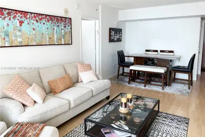 31 SE 5th St #1608, Miami: photo 1 of 15
