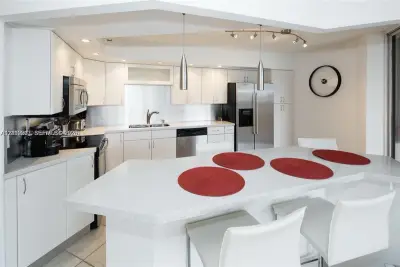 15645 Collins Ave #601, Sunny Isles Beach: photo 1 of 11