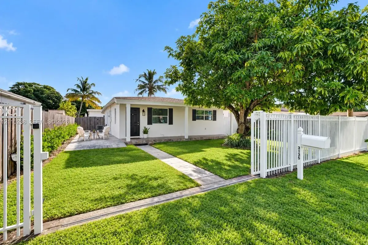 3135 SW 64th Ave, Miami: photo 1 of 30