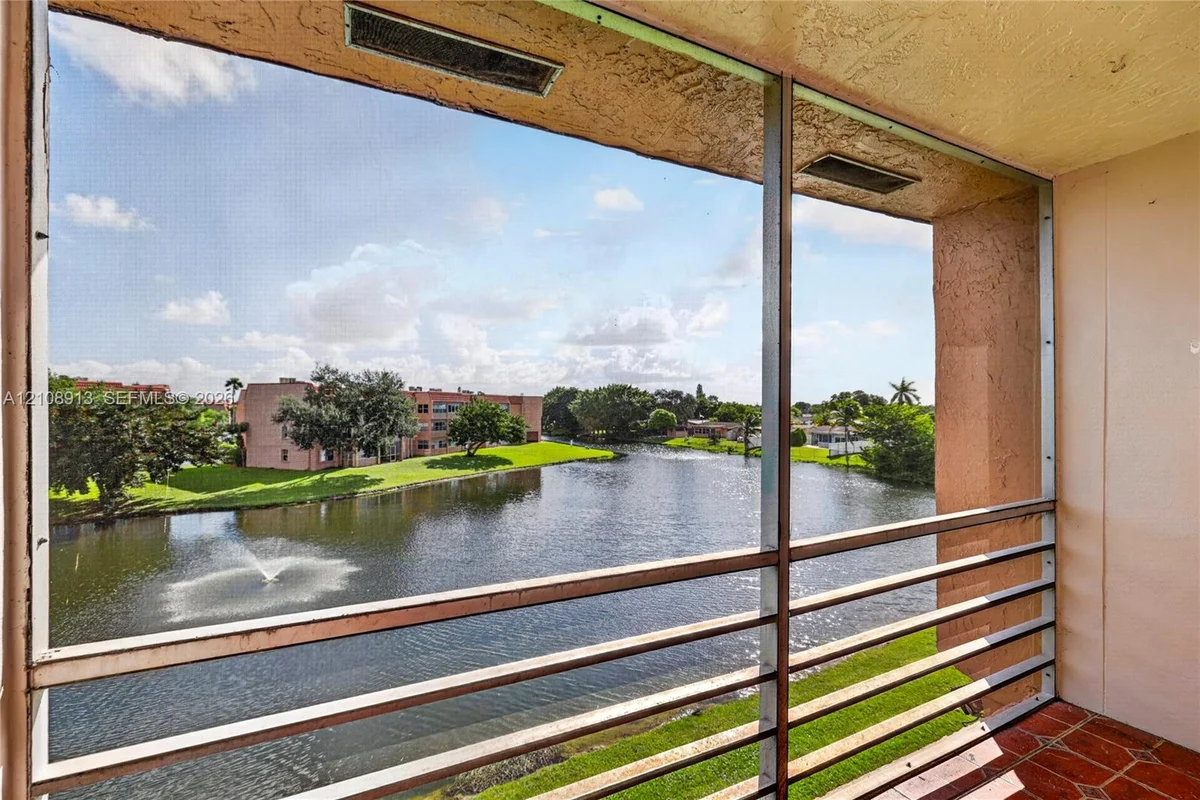9900 Sunrise Lakes Blvd #308, Sunrise: photo 1 of 33