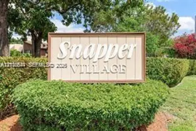 6421 SW 116th Ct #F, Miami: photo 1 of 3