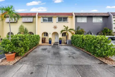 7015 W 2nd Ct, Hialeah: photo 1 of 30