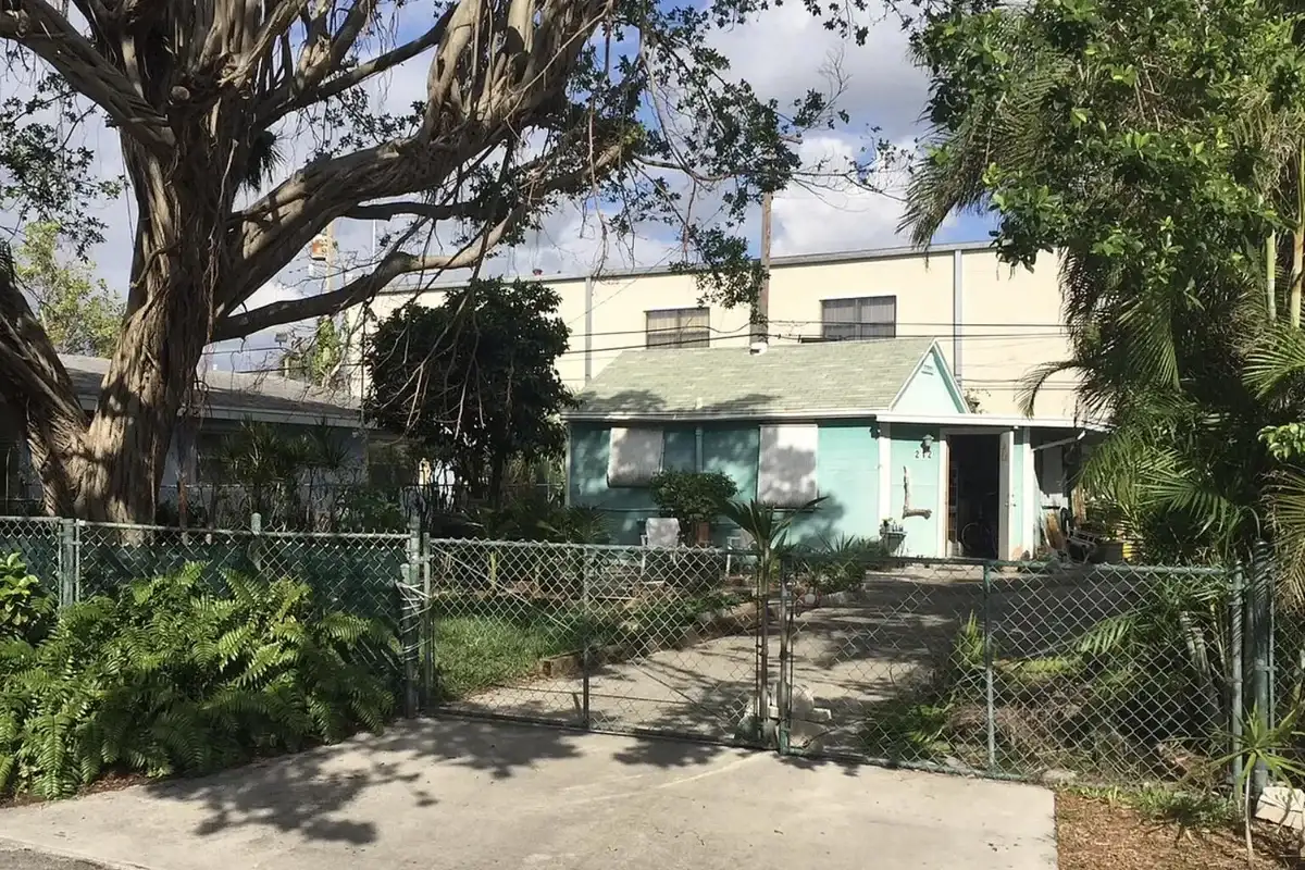 212 E 25th St, Riviera Beach: photo 1 of 4