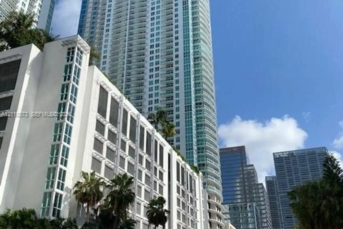 950 Brickell Bay Dr #1500, Miami: photo 1 of 17