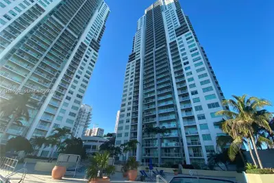 244 Biscayne Blvd #3708, Miami: photo 1 of 51