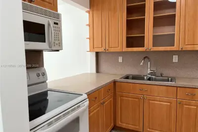 120 Royal Palm Rd #110, Hialeah Gardens: photo 1 of 18