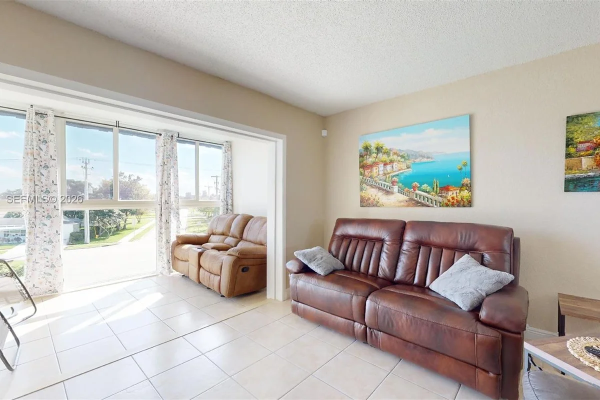 7877 Golf Cir Dr #304, Margate: photo 1 of 58