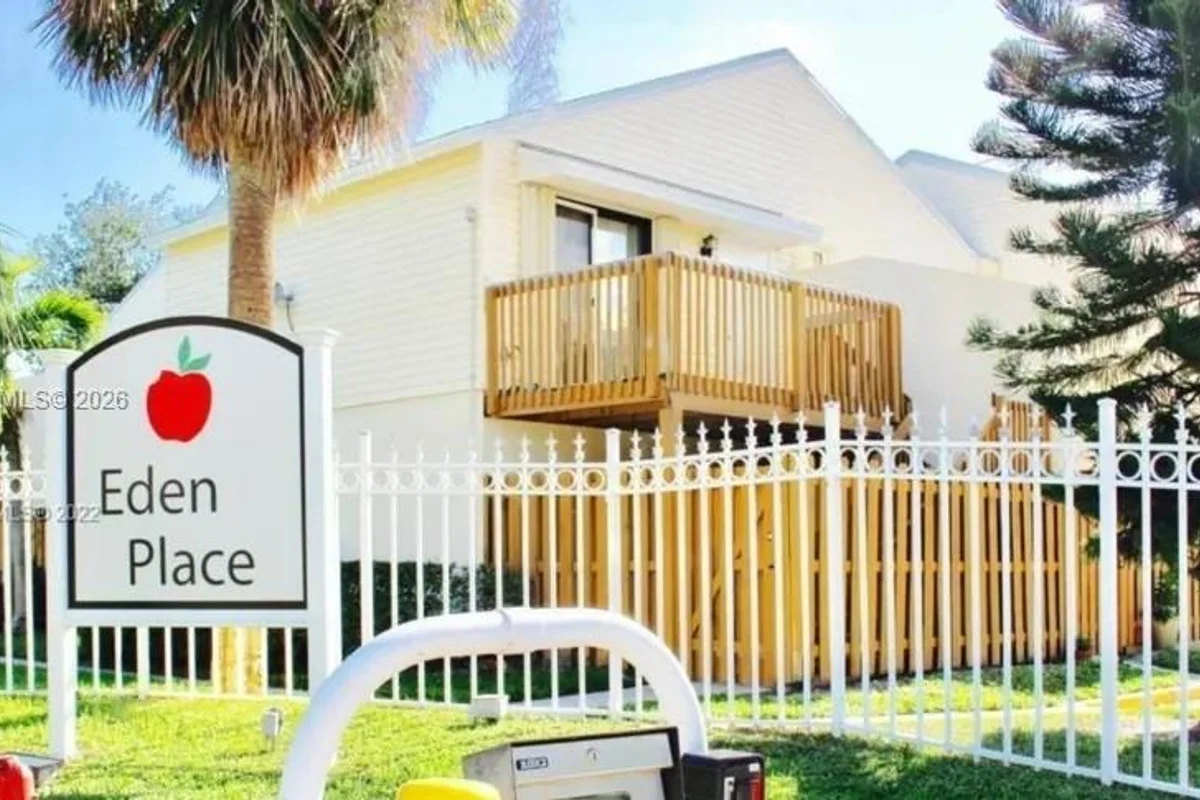 637 Executive Center Dr #N107, West Palm Beach: photo 1 of 13