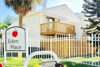 637 Executive Center Dr #N107, West Palm Beach: photo 1 of 13